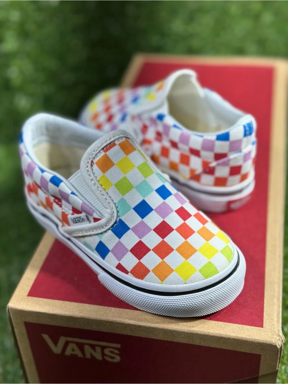 Vans Classic Slip- On Rainbow Checkerboard/White,Toddler 6.5 , VN000EX8U09